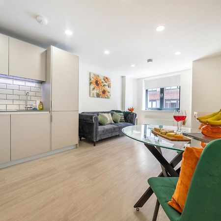 Luxury One Bedroom Serviced Apartment In The Heart Of Бедфорд Экстерьер фото