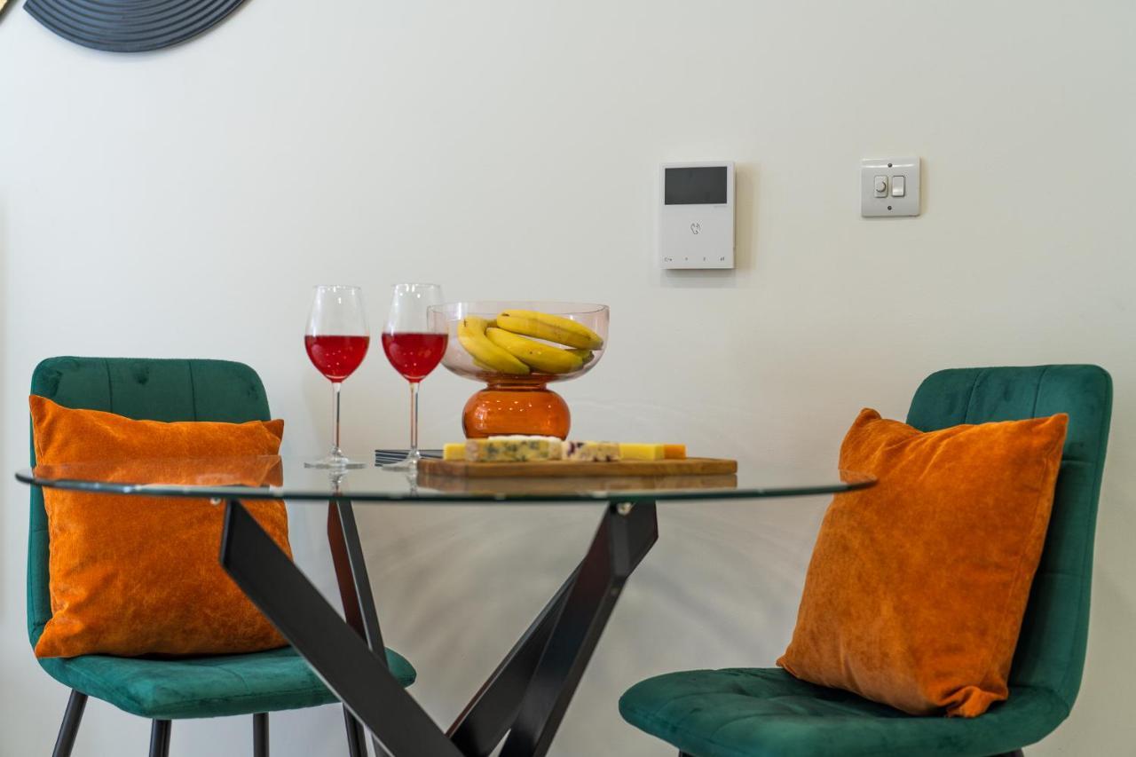 Luxury One Bedroom Serviced Apartment In The Heart Of Бедфорд Экстерьер фото